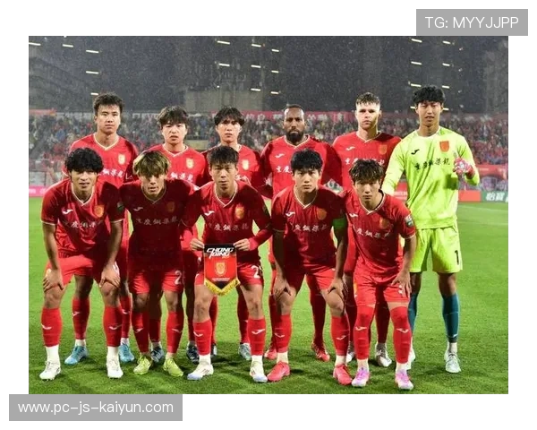 足坛新星：年轻球员崭露头角，未来可期，足球年轻球星