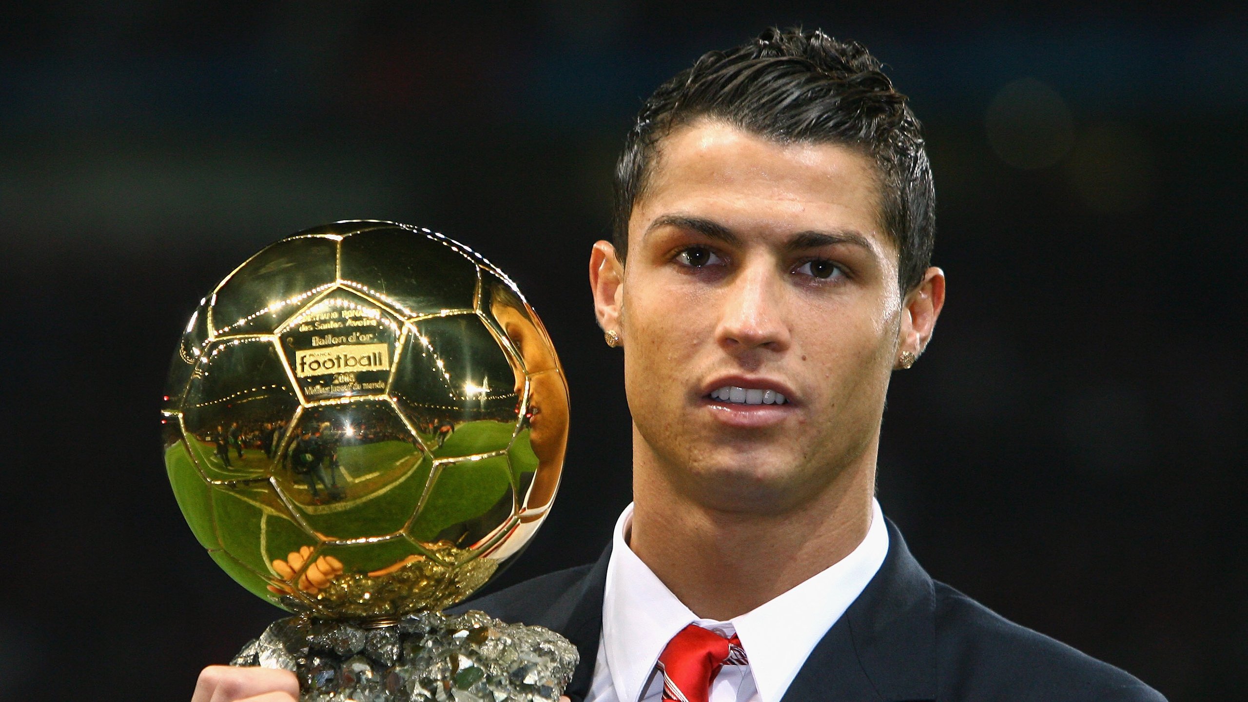 开云体育在线-球员转会窗口闭合，多宗大牌交易尘埃落定，真实的球员转会消息一般不会来自哪里